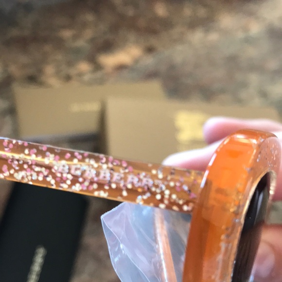 Host Pick🎉🔥BURBERRY sunglasses, case, cloth - Picture 9 of 11